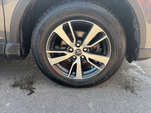 Used 2017 Toyota RAV4 XLE AWD/4WD image 22