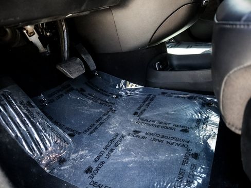 Used 2025 Chrysler Pacifica Select FWD image 16