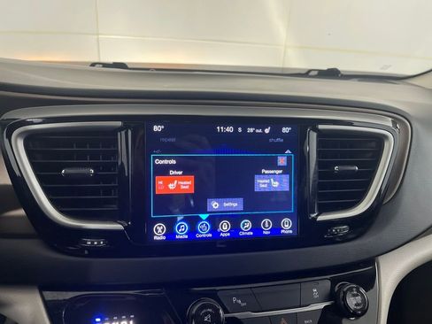 Used 2017 Chrysler Pacifica Touring-L image 66