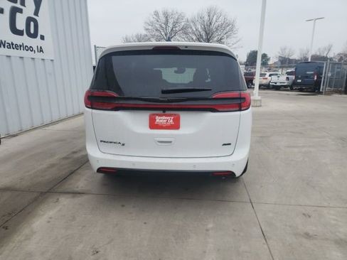 New 2026 Chrysler Pacifica Select image 24