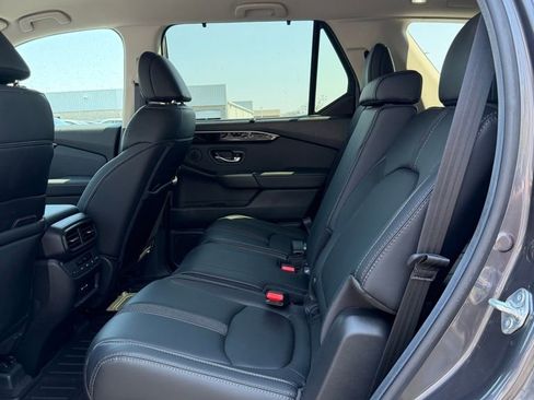 Used 2025 Honda Pilot EX-L image 13