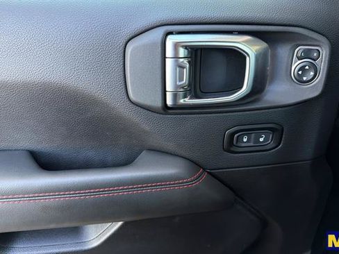 Used 2025 Jeep Gladiator Rubicon AWD/4WD image 11