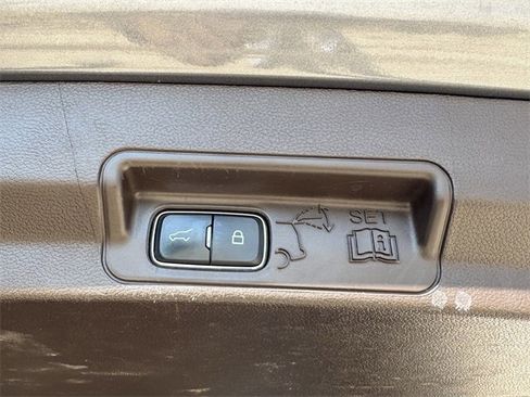 Used 2022 Ford Explorer King Ranch image 26