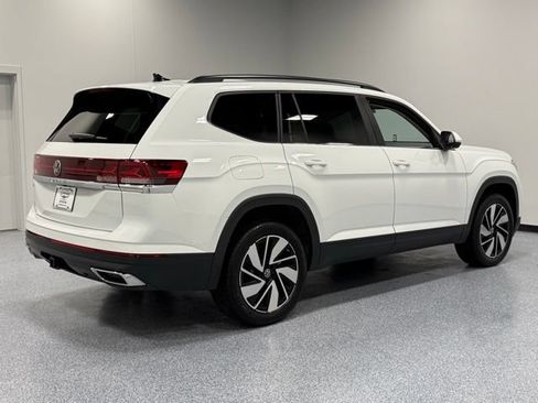 Used 2024 Volkswagen Atlas SE FWD image 12