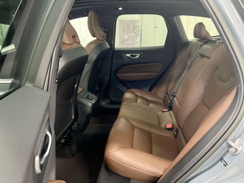 Used 2023 Volvo XC60 B5 Plus FWD image 23