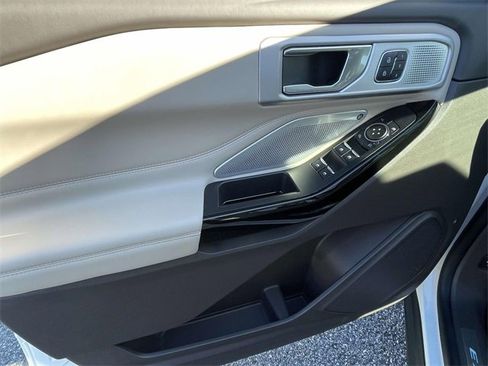 Used 2021 Ford Explorer Platinum w/ Equipment Group 601A image 16