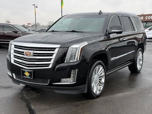 Used 2018 Cadillac Escalade Platinum image 4