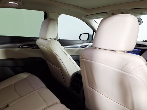 Used 2021 Cadillac XT5 Premium Luxury FWD image 11