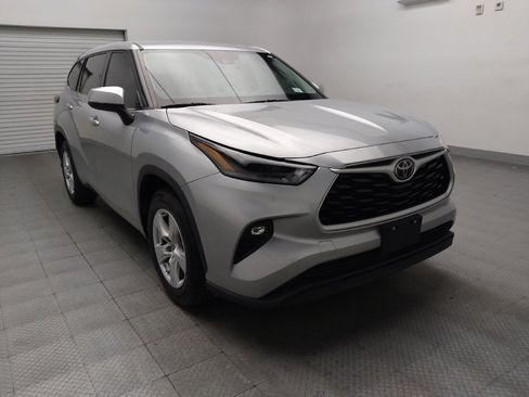 Used 2021 Toyota Highlander LE image 13