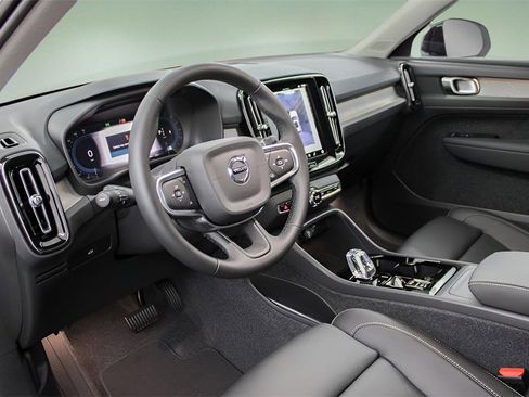 New 2025 Volvo XC40 B5 Plus image 28