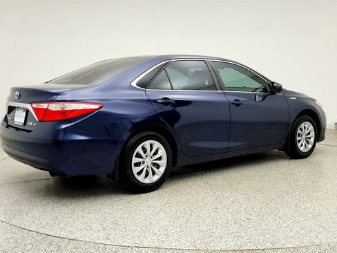 Used 2017 Toyota Camry LE FWD image 5