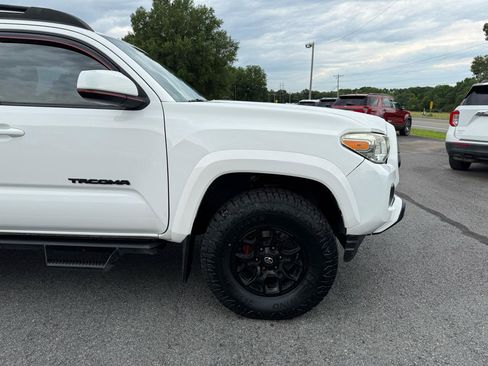 Used 2020 Toyota Tacoma SR5 RWD image 37