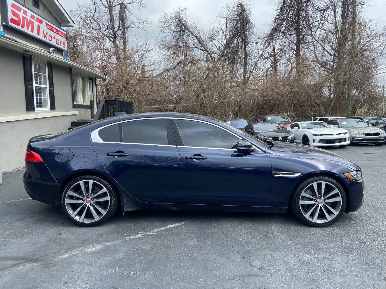 Used 2017 Jaguar XE Prestige RWD image 5