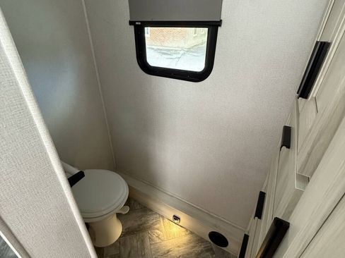 Used 2022 Ford E-450 and Econoline 450 Super Duty w/ Motorhome Prep Package RWD image 18