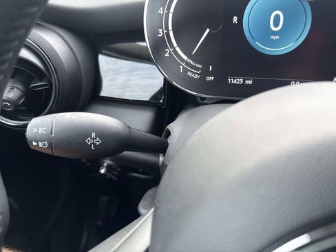 Used 2022 MINI Cooper 2-Door Hardtop image 30