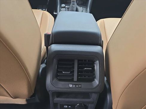 Used 2024 Volkswagen Tiguan SE R-Line FWD image 19