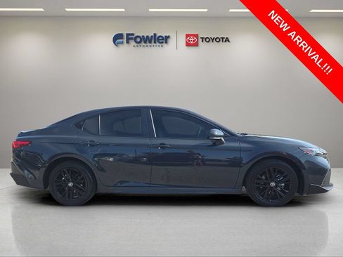 Used 2025 Toyota Camry SE AWD/4WD image 8