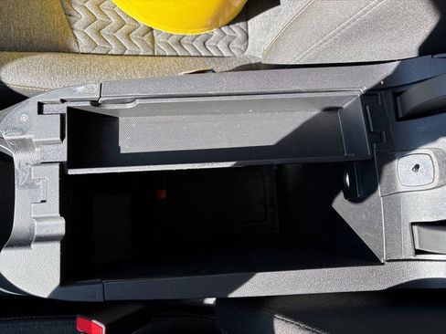 Used 2023 Chevrolet Equinox LT image 34