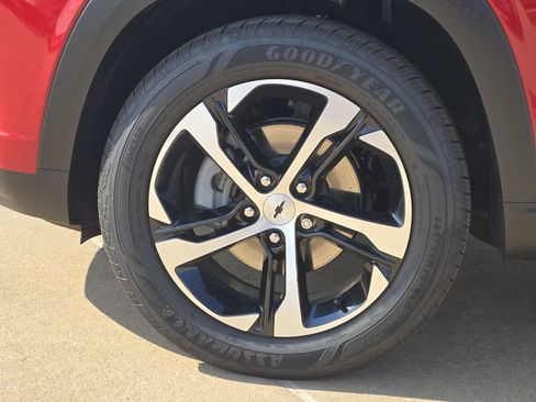 Used 2026 Chevrolet Trax RS w/ Sunroof Package FWD image 27