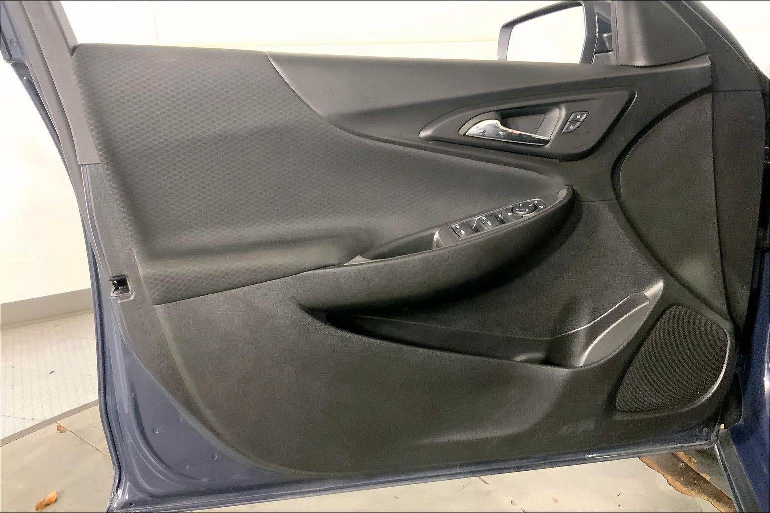 Used 2025 Chevrolet Malibu LT FWD image 24