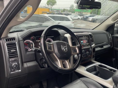 Used 2019 RAM 1500 Laramie AWD/4WD image 3