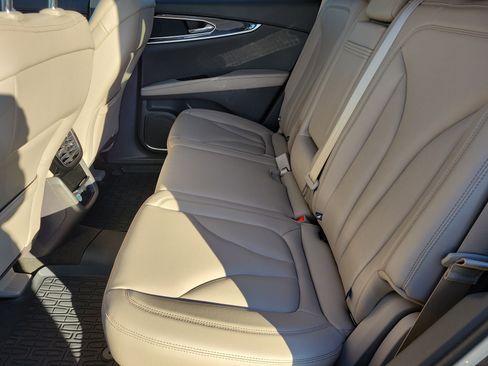 Used 2023 Lincoln Nautilus AWD w/ Premium Package image 18