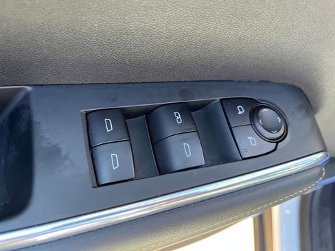 Used 2025 GMC Acadia Elevation image 13