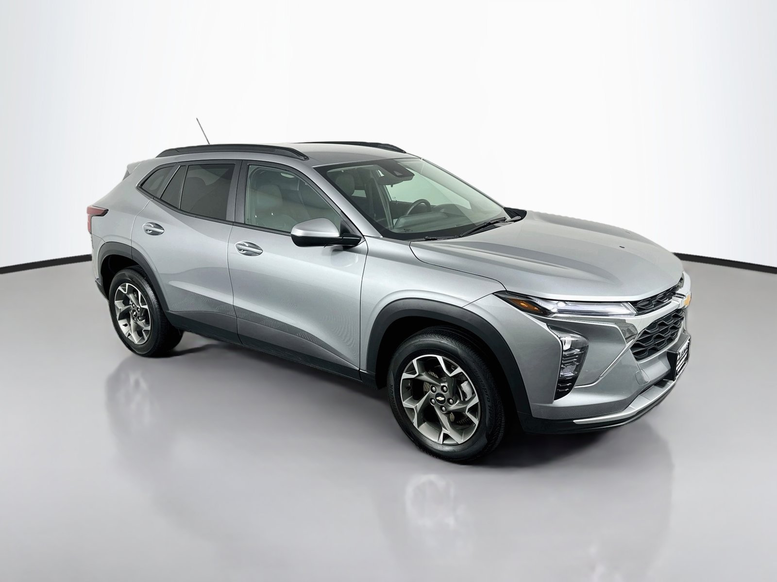 Used 2025 Chevrolet Trax LT w/ Driver Confidence Package FWD image 1