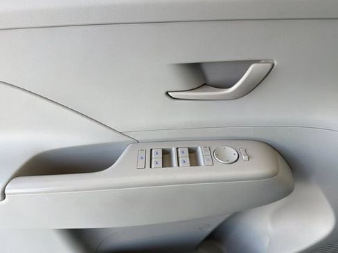 Used 2024 Hyundai Kona SEL FWD image 11