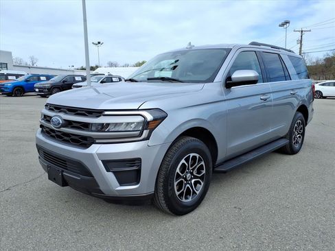 Used 2024 Ford Expedition XLT image 8