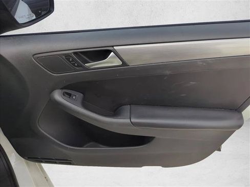 Used 2016 Volkswagen Jetta Sport FWD image 19
