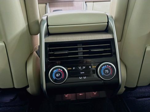 Certified 2025 Land Rover Range Rover SE AWD/4WD image 28
