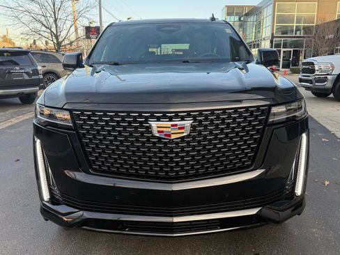 Used 2024 Cadillac Escalade ESV Premium Luxury image 10