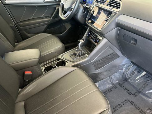 Used 2023 Volkswagen Tiguan SE FWD image 16
