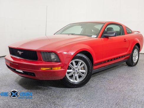Used 2006 Ford Mustang Coupe RWD image 3