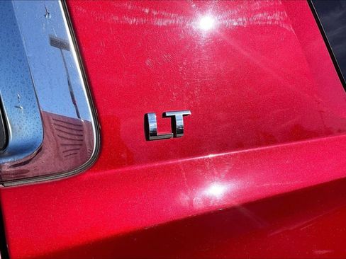 Used 2015 Chevrolet Suburban LT image 7