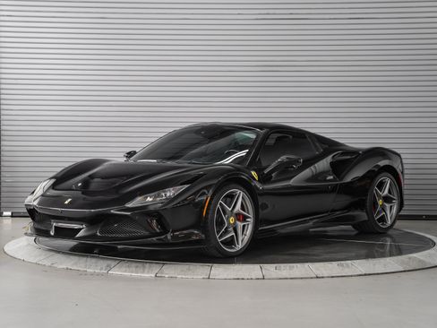 Used 2022 Ferrari F8 Tributo RWD image 10