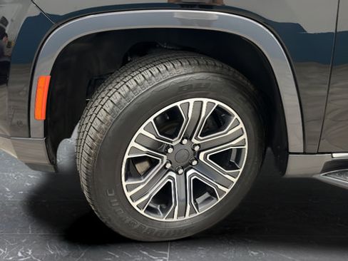 Used 2022 Jeep Wagoneer Series III AWD/4WD image 38