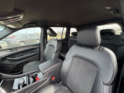 New 2026 Jeep Grand Cherokee Altitude AWD/4WD image 11