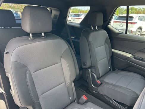 Used 2022 Chevrolet Traverse LT FWD image 49