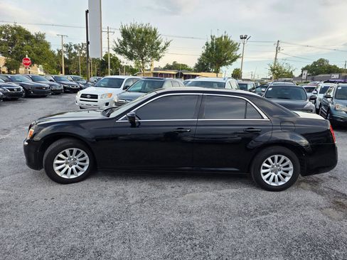 Used 2013 Chrysler 300 image 4
