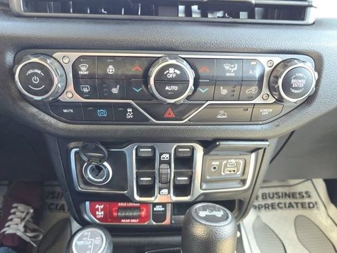 Used 2024 Jeep Wrangler Unlimited AWD/4WD image 22