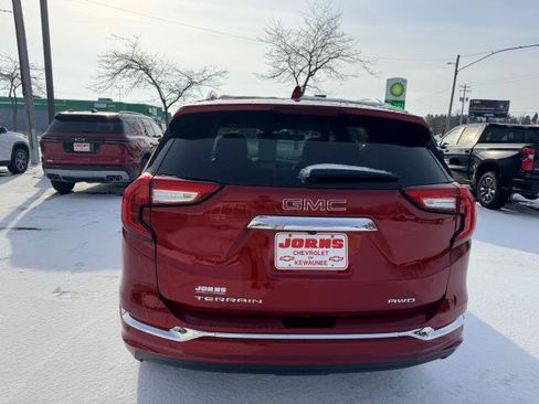 Used 2024 GMC Terrain Denali w/ Denali Premium Package image 4