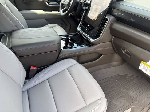 New 2026 GMC Yukon Elevation RWD image 9