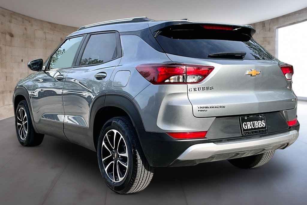 Used 2025 Chevrolet TrailBlazer LT AWD/4WD image 14