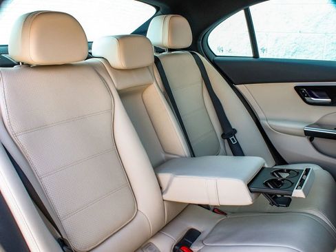 Used 2025 Mercedes-Benz C 300 4MATIC Sedan image 37