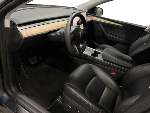 Certified 2023 Tesla Model Y Long Range AWD/4WD image 9
