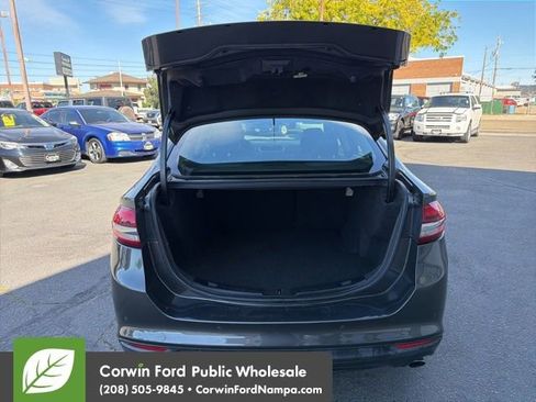 Used 2018 Ford Fusion SE w/ Fusion SE Technology Package FWD image 29