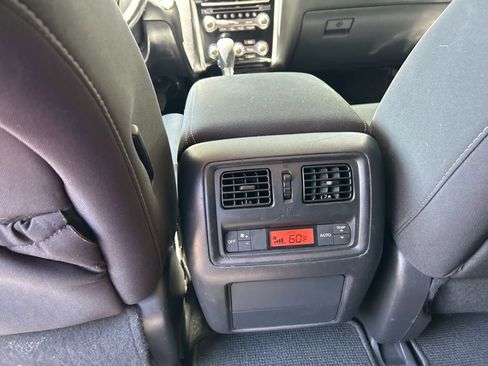 Used 2017 Nissan Pathfinder SV FWD image 30