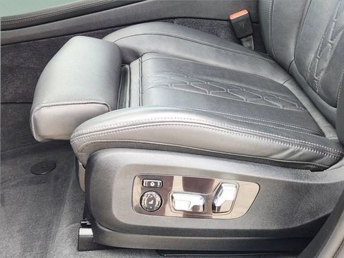 Certified 2025 BMW X7 M60i AWD/4WD image 18